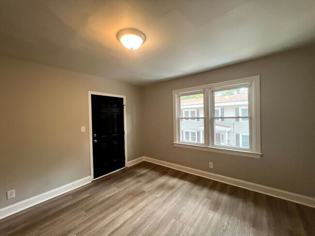 Photo - 214 Woodrow St