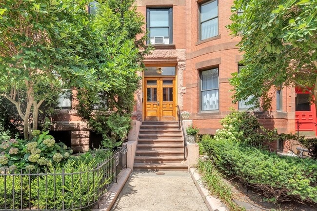 Photo - 405 Marlborough St