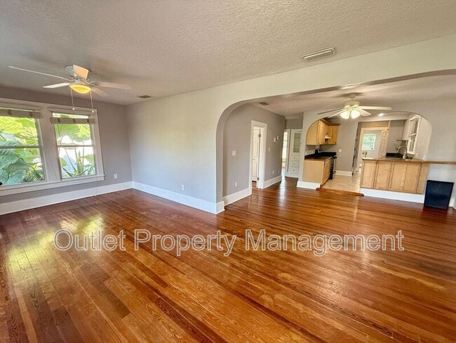 Photo - 737 Carlson Dr