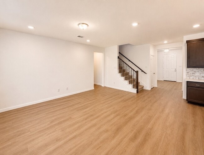 715 Roanoke Dr