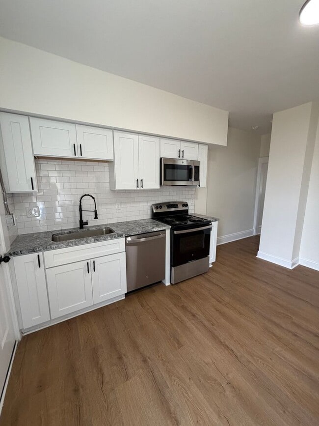 Photo - 423 Hanford St