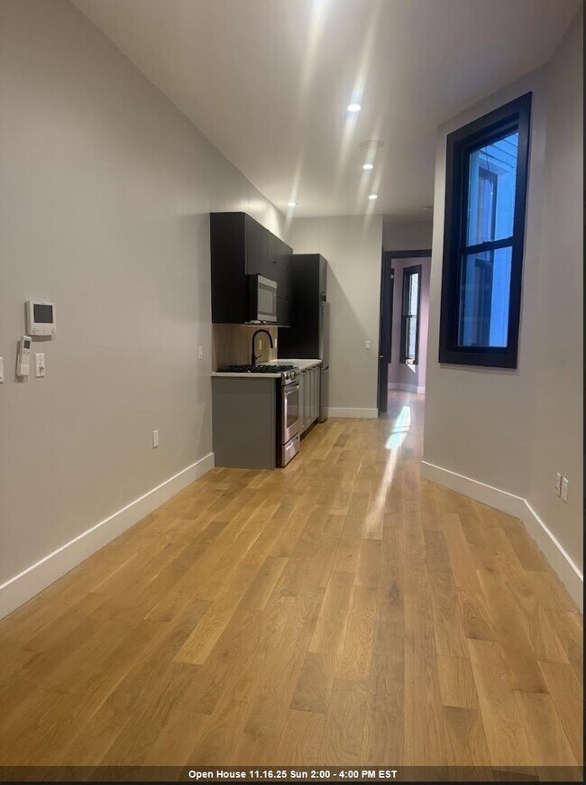 Building Photo - 172 New York Ave Unit 1L