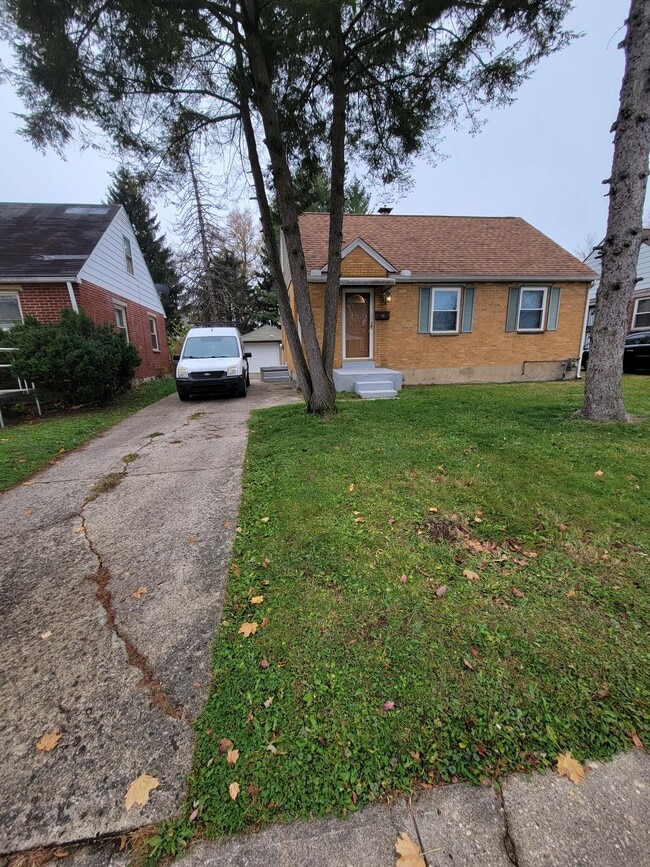 Building Photo - 332 Ashwood Ave