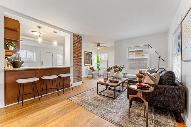 Beautiful Open Concept Brick Ranch blocks ... - Beautiful Open Concept Brick Ranch blocks ... Casa