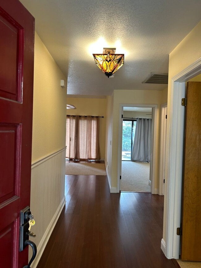 Photo - 3 bedroom 2 bathroom in central Visalia!