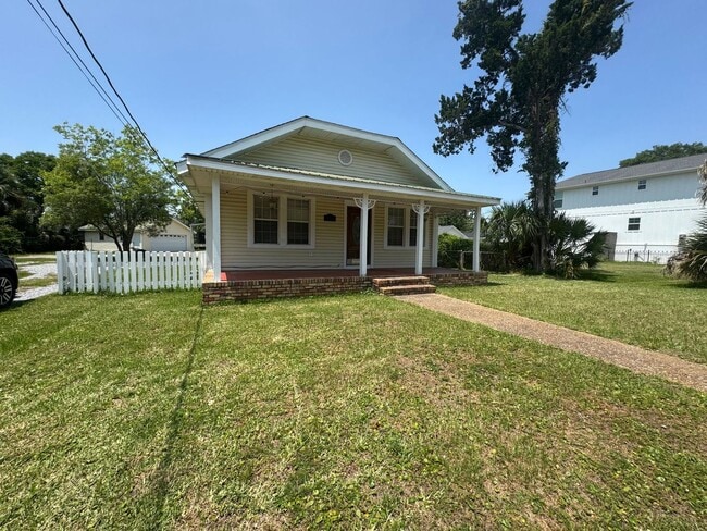 Downtown - Pensacola - 3 bedroom, 2 bathroom - Downtown - Pensacola - 3 bedroom, 2 bathroom House