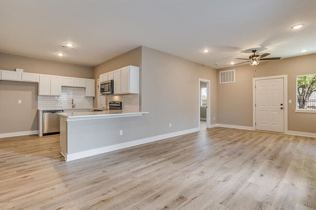Building Photo - 1721 S Limuel St Rental