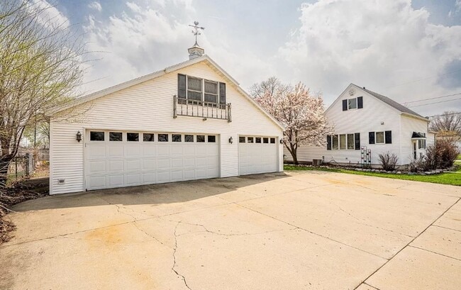 Photo - 520 Dove St