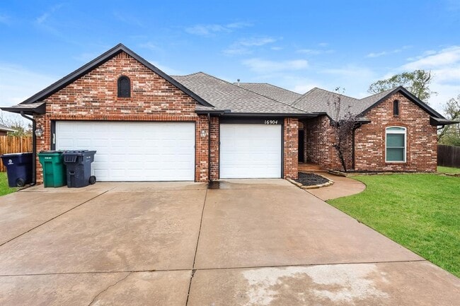 Building Photo - 16904 Gladstone Cir Rental