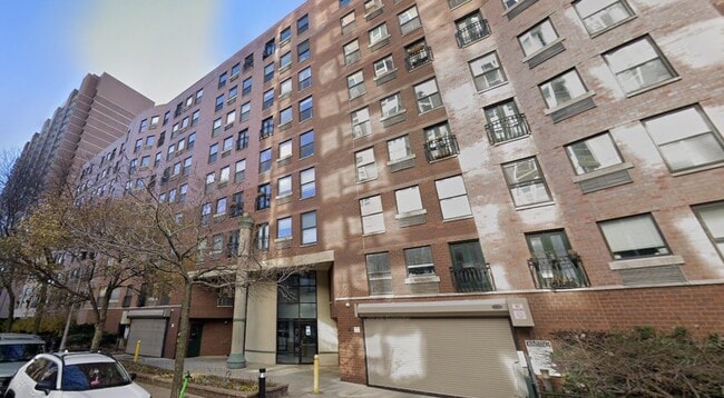 Building Photo - 711 W Gordon Terrace Unit 305