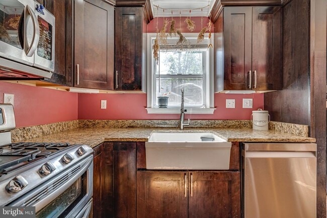 Photo - 2848 Fairhaven Ave