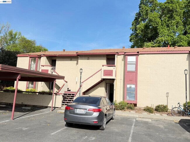 Building Photo - 1391 Monument Blvd Unit 5