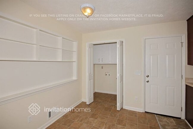 3572 Vicki Ln