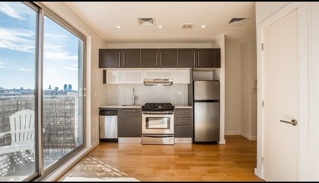 Photo - 25 Montrose Ave Apartment Unit 704