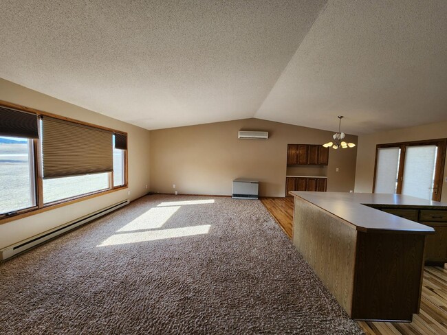 Photo - 1820 King's Rd