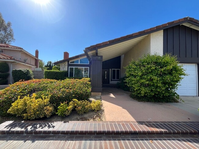 Photo - Porter Ranch 4+2 w/pool, upgraded kitchen + 3 car garage!