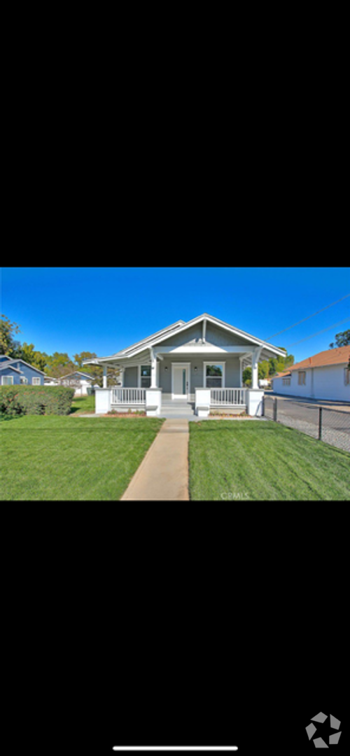 Building Photo - Beautiful Wood Streets House