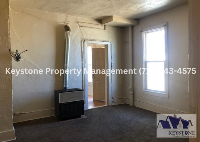 Photo - Take $350 Off of 1st Months Rent! Charming Efficiency Apartment with Bonus Space – All Utilities ... Unidad 3