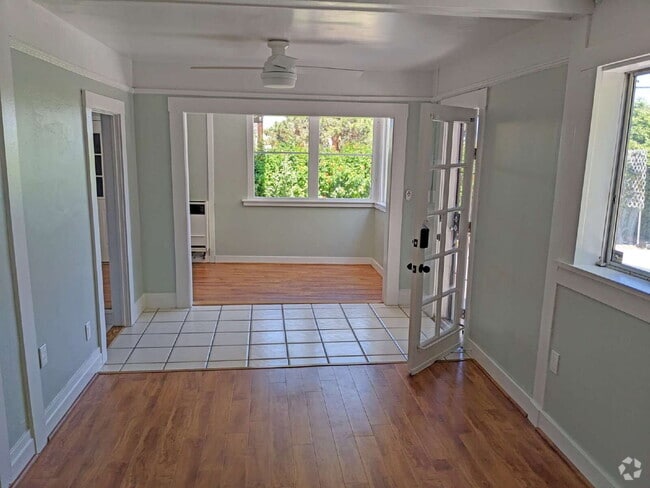 Building Photo - Refreshed 1bed/1bath + Den (761 SqFt) in U... Unit #4127 Rental