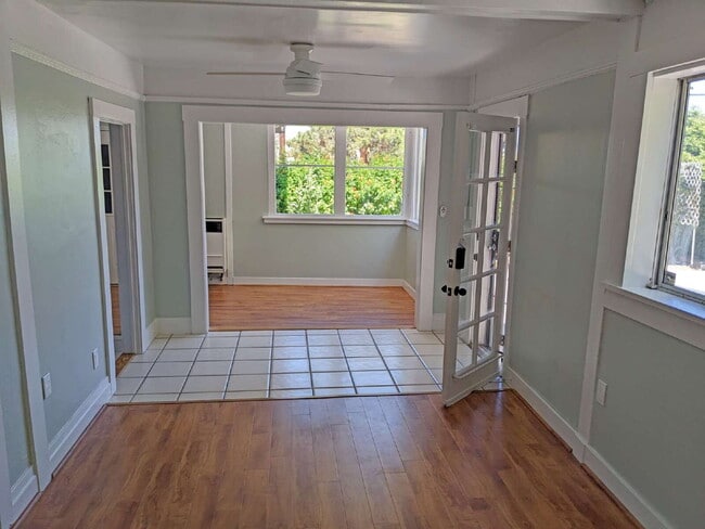 Refreshed 1bed/1bath + Den (761 SqFt) in U... - Refreshed 1bed/1bath + Den (761 SqFt) in U... Apartamento Unidad #4127
