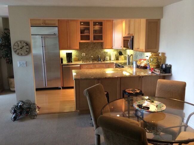 Building Photo - 415 Montana Ave Unit 306 Rental