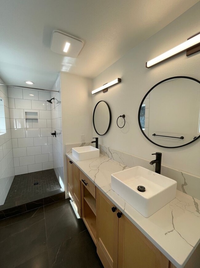 Photo - Lakeview 4-Bedroom Home Steps from Moore P...