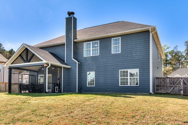 Photo - Two Story home in Quaker Knoll! Ready now !