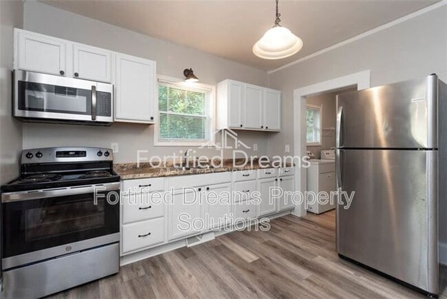 Photo - 712 Englewood St