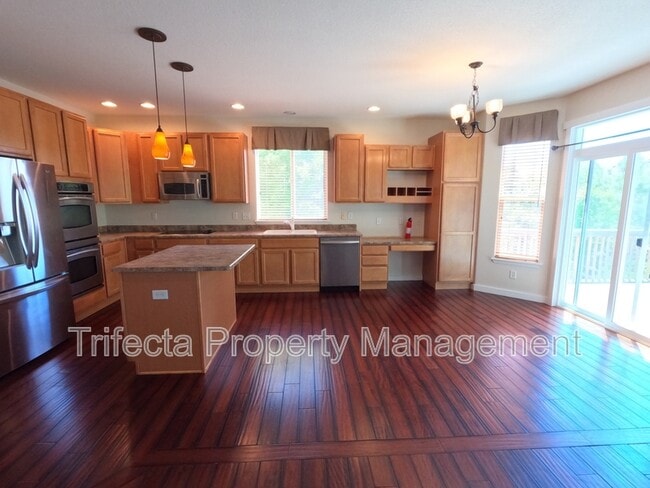 Photo - 2215 Harvest St