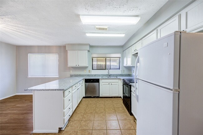 Photo - 1510 Chestnut Tree Ln