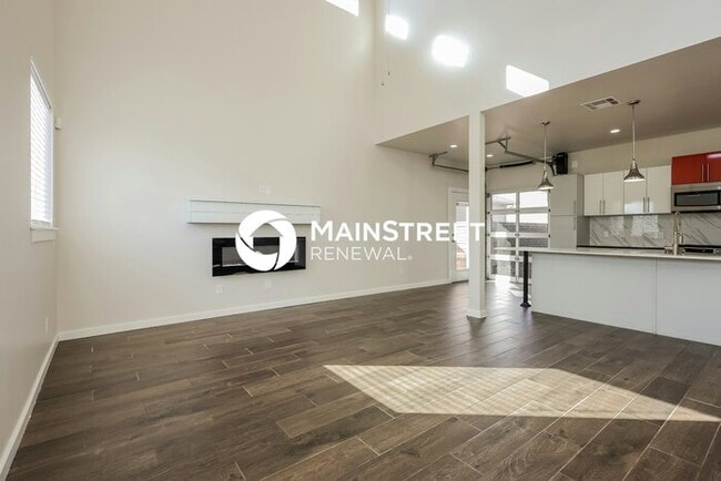 Photo - 4 Bedroom Pet-Friendly Home in Oklahoma City, OK with Main Street Renewal