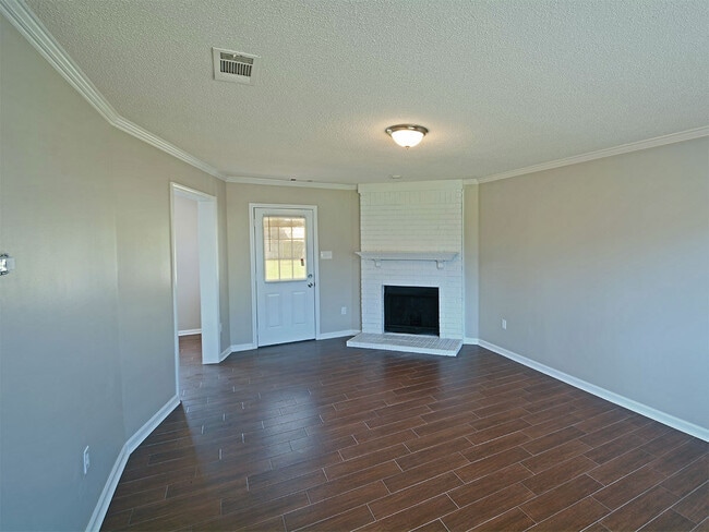 Photo - 3 Bedroom with Bonus Room, 2.5 Bathroom Ne...