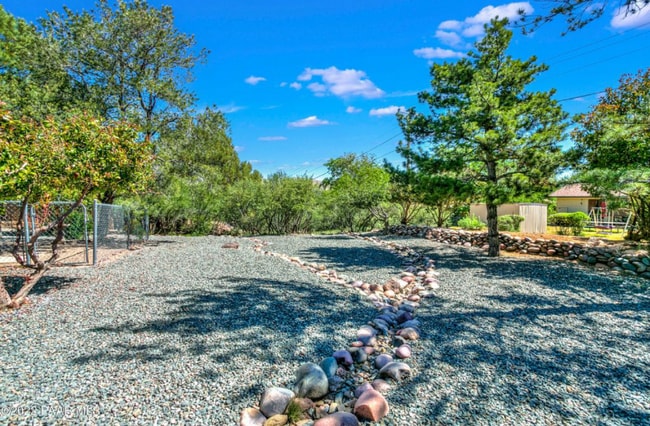 Photo - 725 Meadowlark Ln