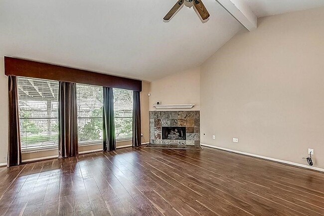 Photo - 2910 Huntington Way