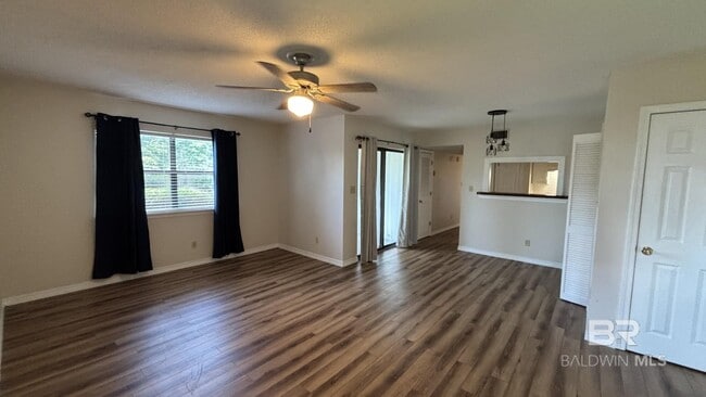 Photo - 110 5th St
