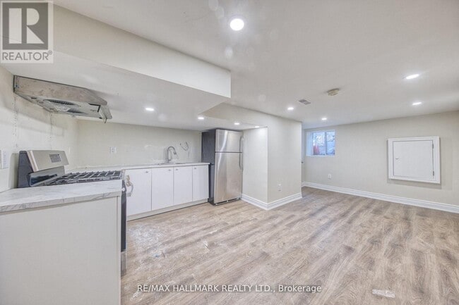 Photo - 46 Springhurst Ave