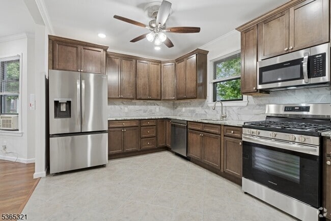 Building Photo - 350 Arlington Ave Unit 1 Rental