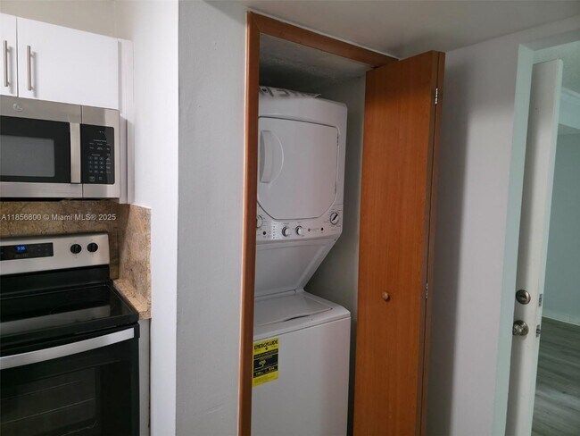 Photo - 8321 NW 7th St Unidad 1-108