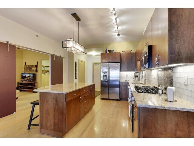 Photo - 401 N 2nd St