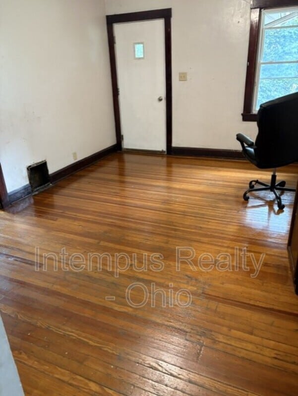 329 Hayes Ave