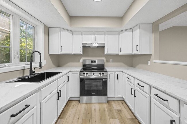 Building Photo - 14 Elm St Unit 61