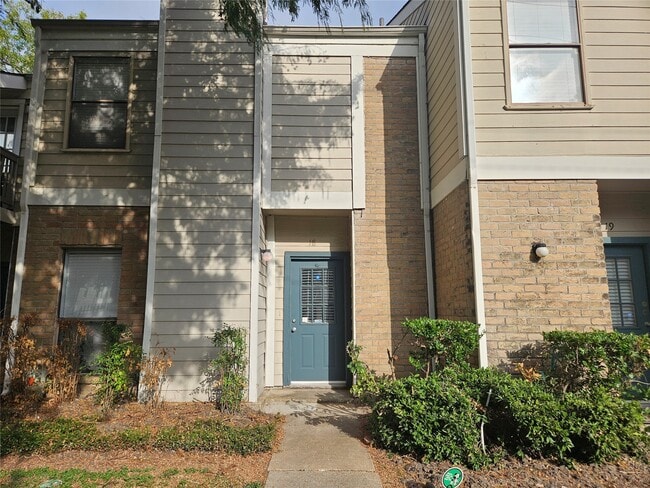 Building Photo - 11710 Southlake Dr Unit 18