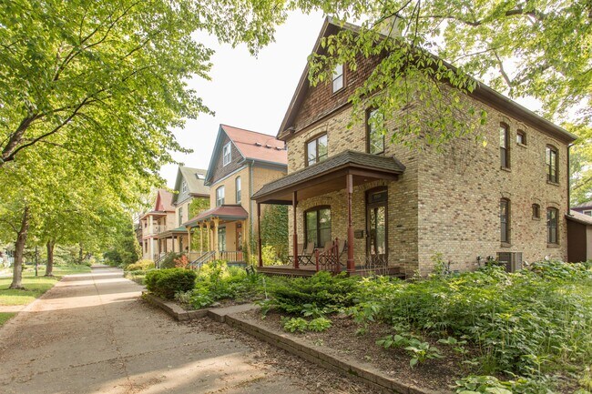 Photo - 2218 Milwaukee Ave Unidad 1