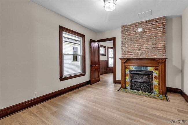 Photo - 404 Parkdale Ave Apartment