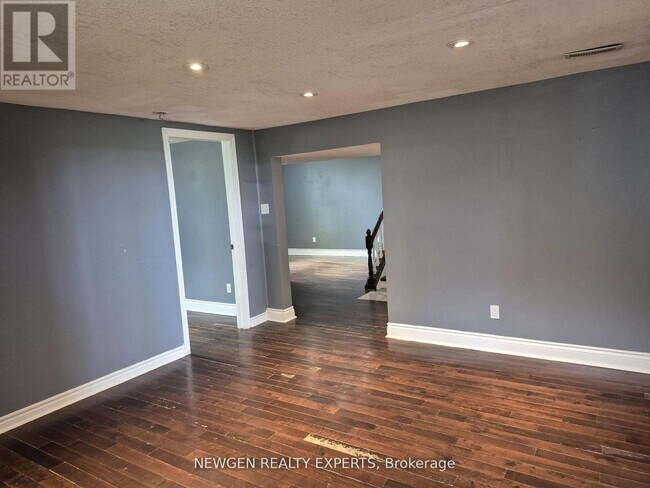 Photo - 512 Bloor St E