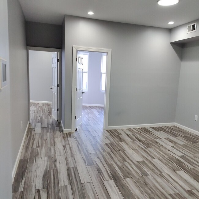 Photo - 644 Newark Ave Unidad 1