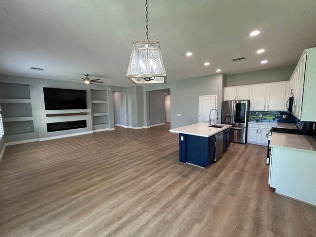 Photo - 17307 W Young St