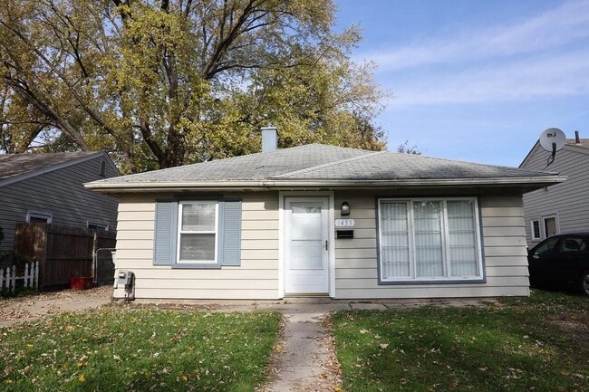 Building Photo - 1453 E Goulson Ave