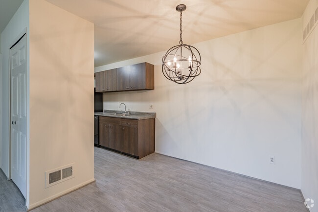 1BR, 1BA, Dining