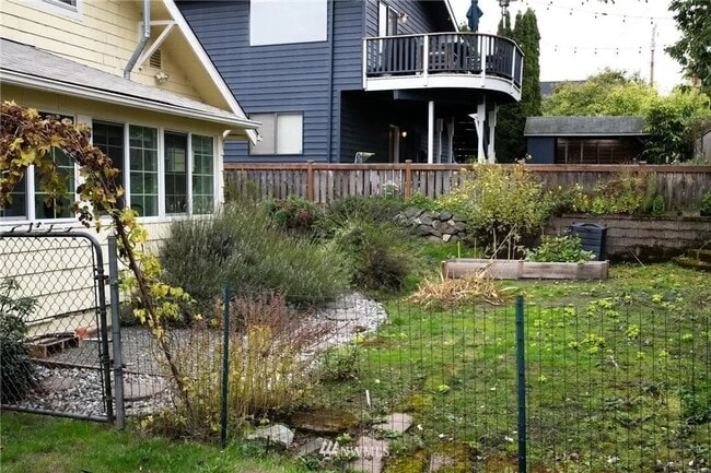 Photo - Lovely Craftsman Style Home Ballard !